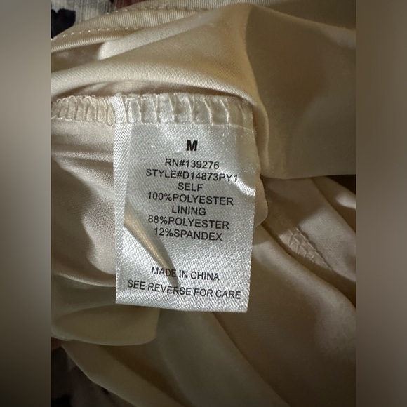 Daniel Rainn Floral Short Sleeve Blouse with a Lining Shell Size Medium - Picture 10 of 11